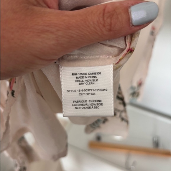 JOIE Elzie 100% Silk Button-Up Blouse In Floral Print - Picture 2 of 6